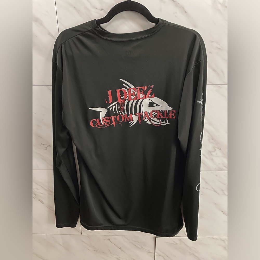 J Deez Custom Tackle Performance black tee with big fish on back men’s large